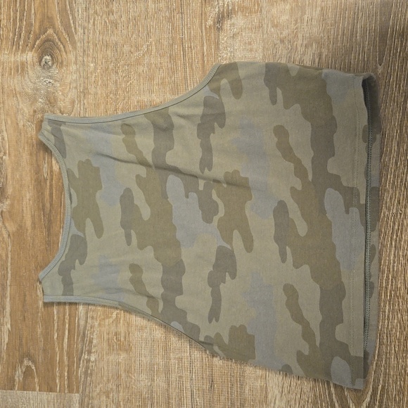 AE Camo Crop Top - Picture 3 of 3